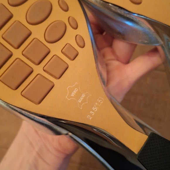 Metallic Silver Square-toed Leather Mules with Architectural Heel (EU 37/US 7) - Picture 8 of 10